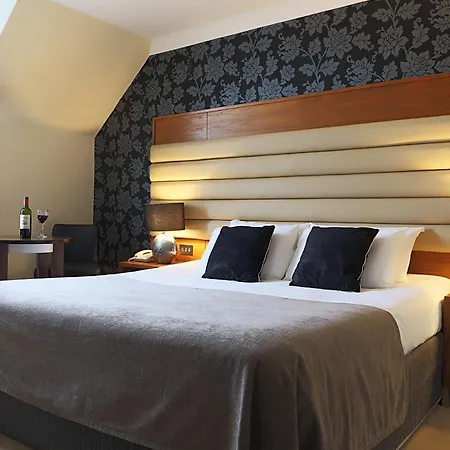 Country Hotel